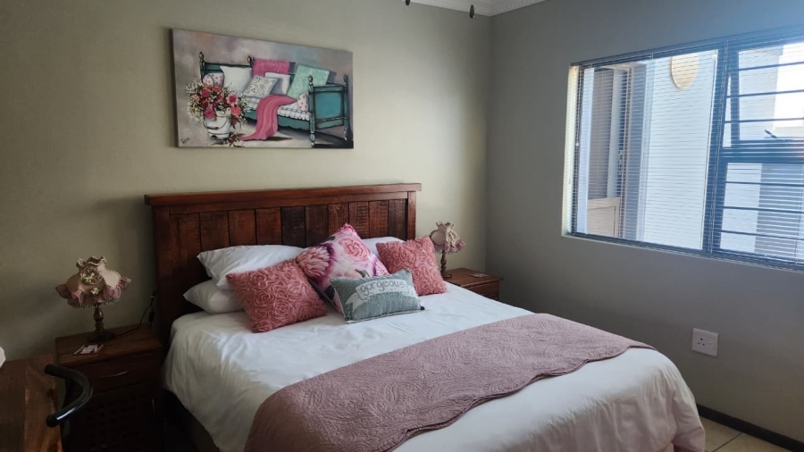 5 Bedroom Property for Sale in Country Club Western Cape